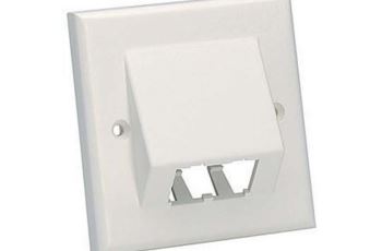 CFPUKS2BAWY Zásuvka 86x86mm UK style, pro 2 moduly MiniCom, bílá CFPUKS2BAWY Zásuvka 86x86mm UK style, pro 2 moduly MiniCom, bílá