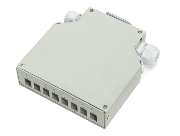 DIN-BOX-8SC optický rozvaděč, 8x SC simplex, 4x vstupní otvor, DIN, včetně kazety a hřebínku
